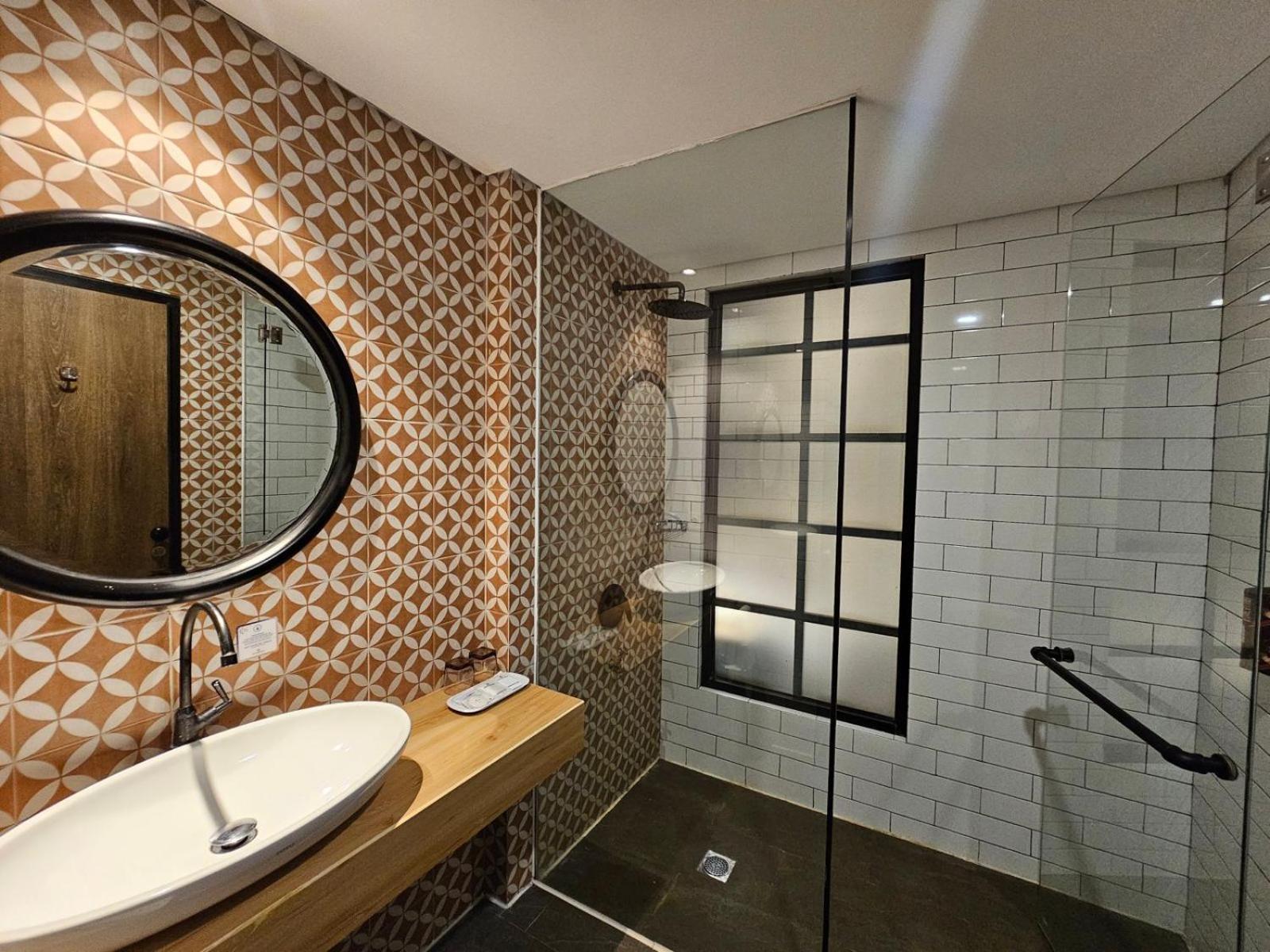 Hotel Fortunagrande Jembel Dış mekan fotoğraf