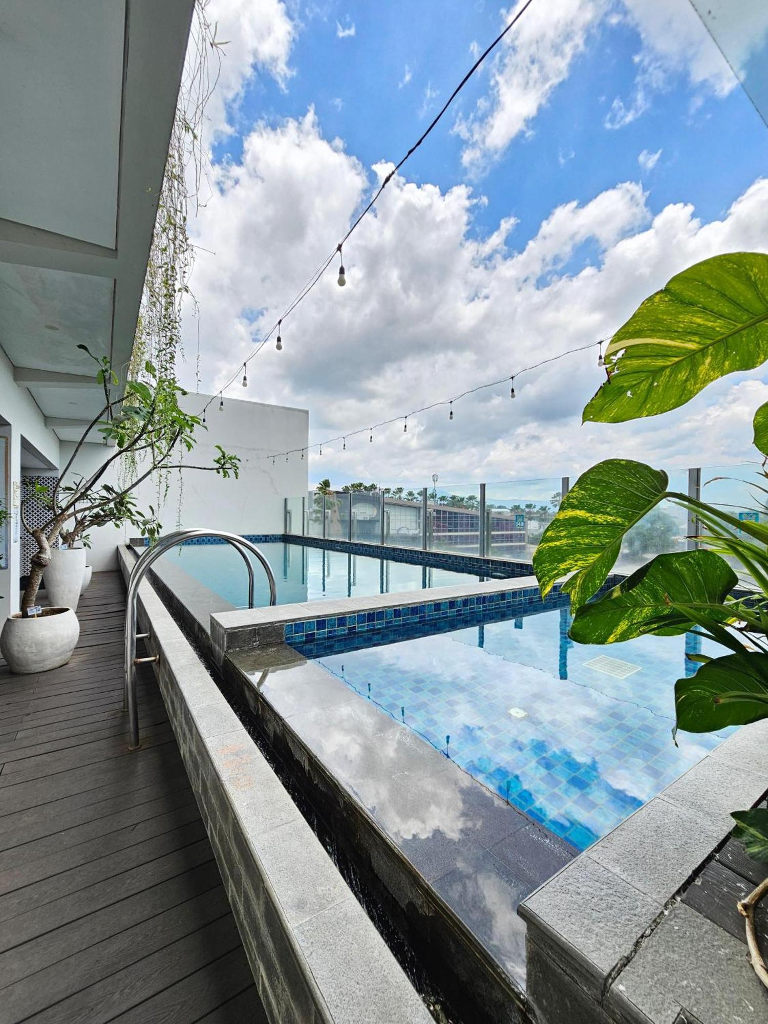 Hotel Fortunagrande Jembel Dış mekan fotoğraf